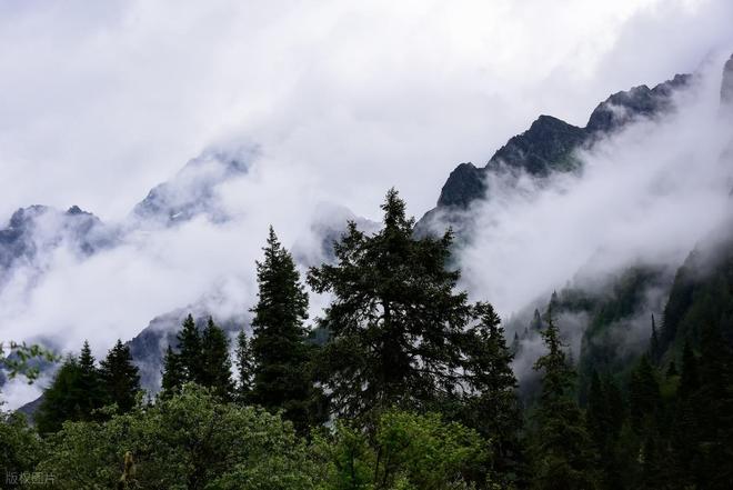 穿毕徒步地理手册：沉浸式穿越神山秘境冰球突破游戏此生必走！收好四姑娘山长(图3)